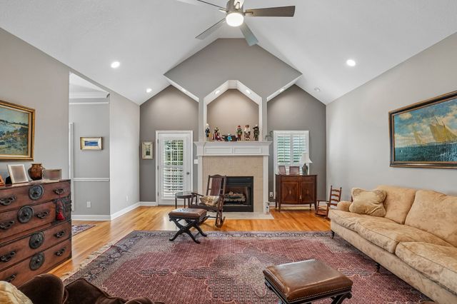 722 Courtland Ave, Clarksville, TN 37043
