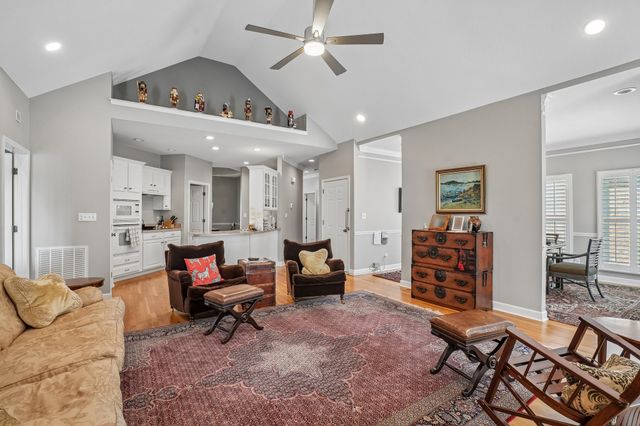 722 Courtland Ave, Clarksville, TN 37043