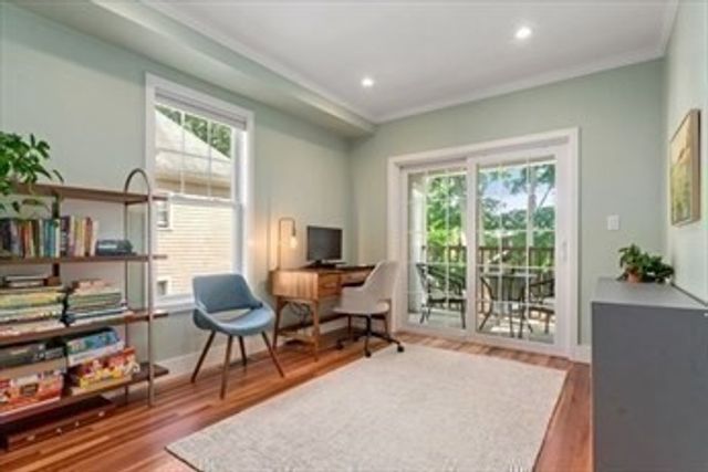 82 Summit Ave 82, Brookline, MA 02446