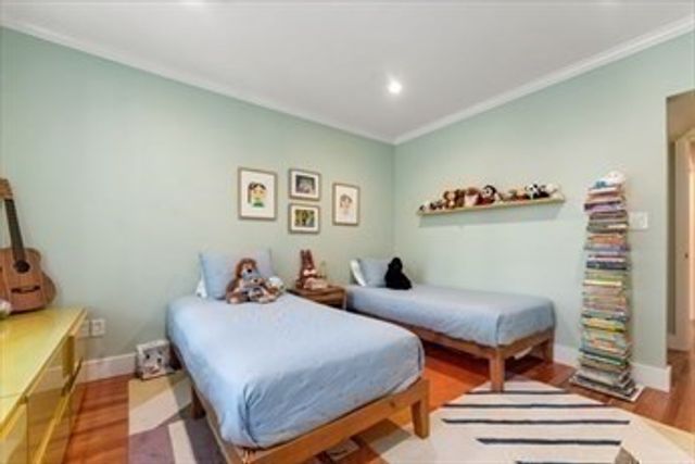 82 Summit Ave 82, Brookline, MA 02446