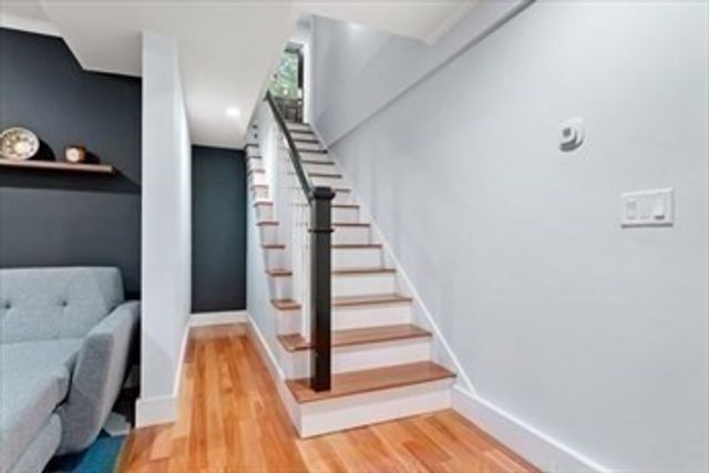 82 Summit Ave 82, Brookline, MA 02446