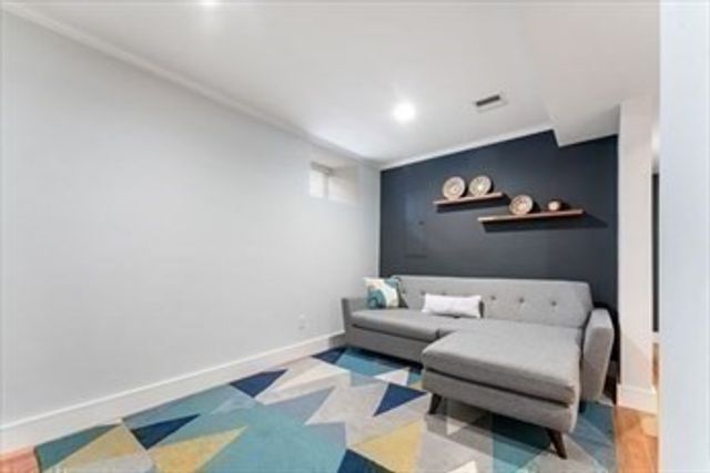82 Summit Ave 82, Brookline, MA 02446