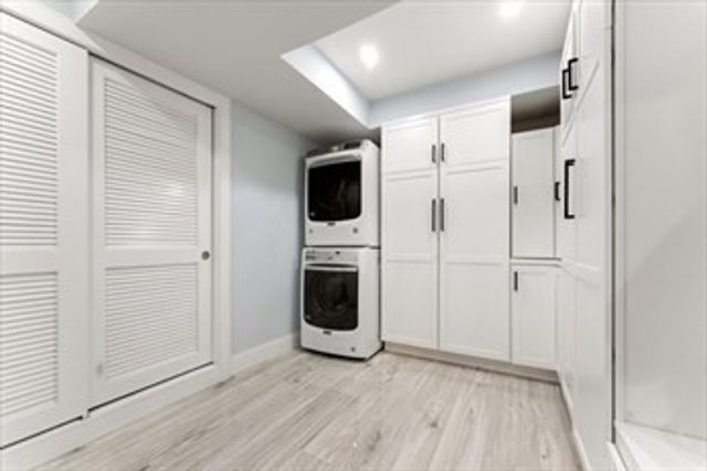 82 Summit Ave 82, Brookline, MA 02446