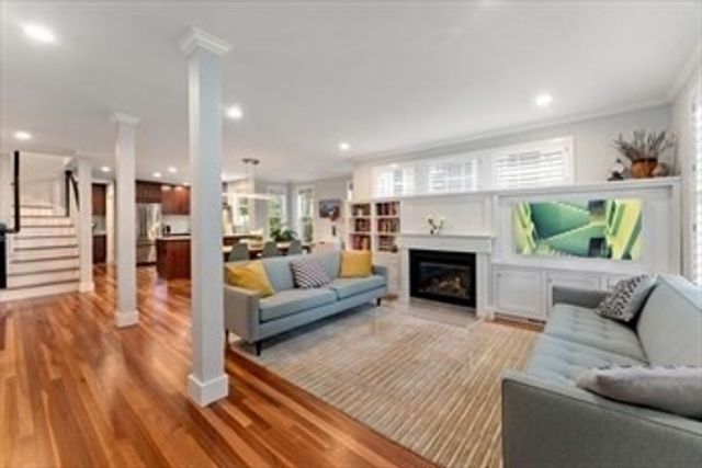 82 Summit Ave 82, Brookline, MA 02446