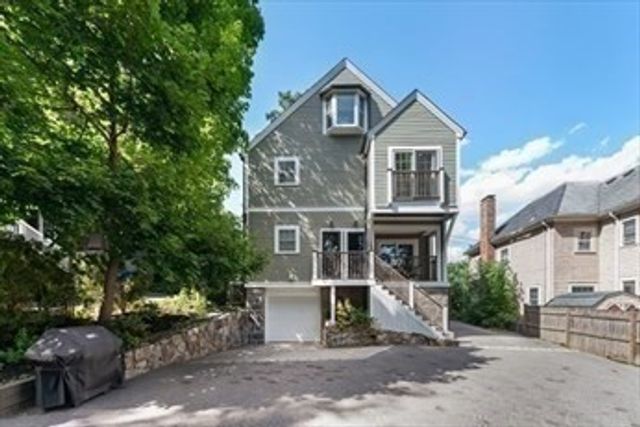82 Summit Ave 82, Brookline, MA 02446