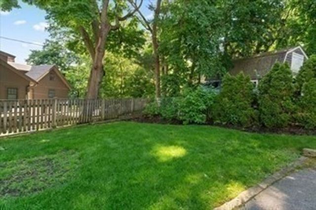 82 Summit Ave 82, Brookline, MA 02446