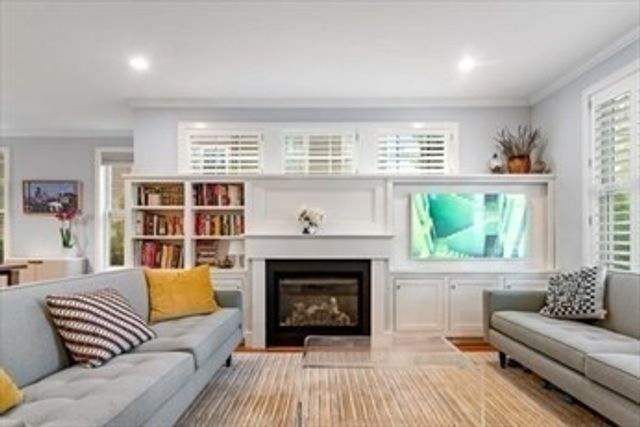 82 Summit Ave 82, Brookline, MA 02446