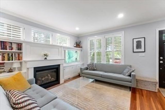 82 Summit Ave 82, Brookline, MA 02446