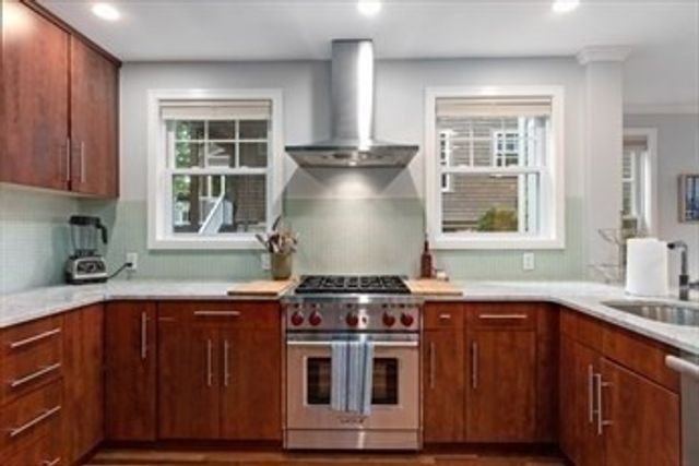 82 Summit Ave 82, Brookline, MA 02446
