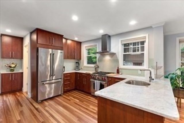 82 Summit Ave 82, Brookline, MA 02446