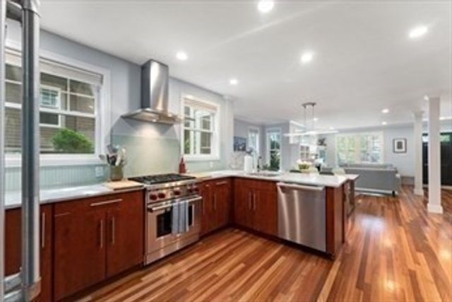 82 Summit Ave 82, Brookline, MA 02446