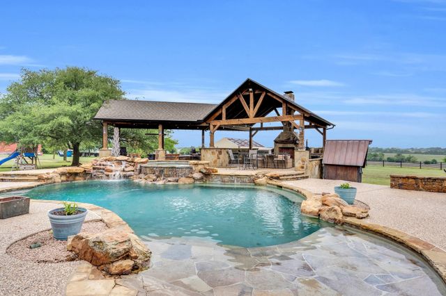 5241 Plainview Road, Midlothian, TX 76065
