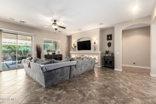 2441 E PENEDES Drive, Gilbert, AZ 85298