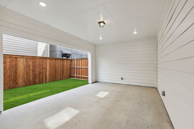 2644 Carmelita Street, Dallas, TX 75212