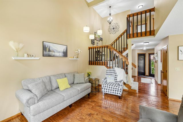 1070 50th Street 13E, West Des Moines, IA 50266