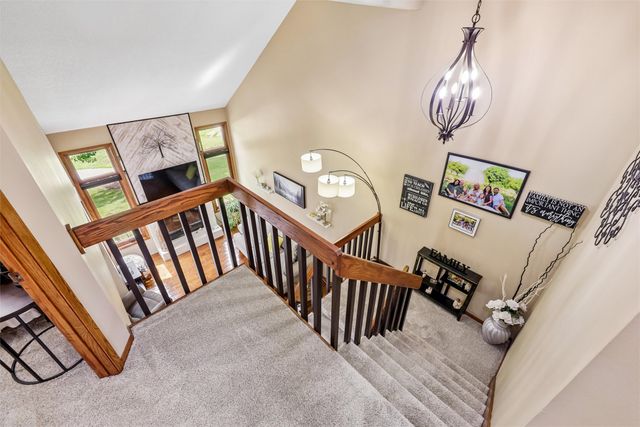 1070 50th Street 13E, West Des Moines, IA 50266