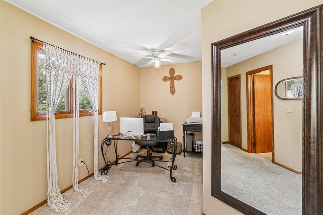1070 50th Street 13E, West Des Moines, IA 50266
