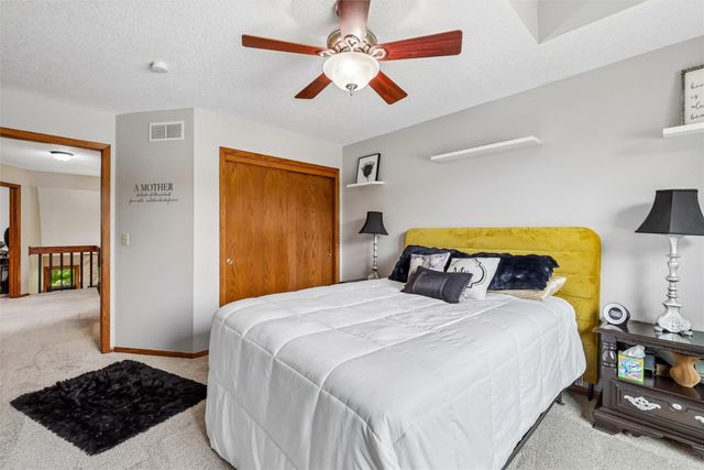 1070 50th Street 13E, West Des Moines, IA 50266