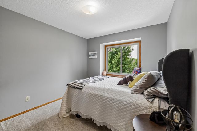 1070 50th Street 13E, West Des Moines, IA 50266