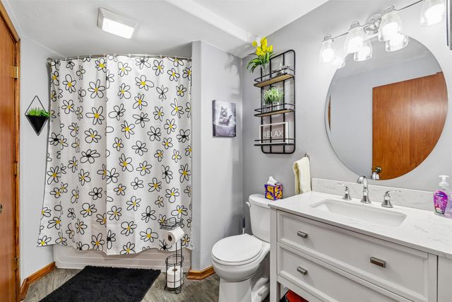 1070 50th Street 13E, West Des Moines, IA 50266