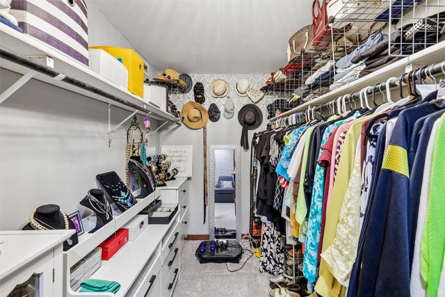 1070 50th Street 13E, West Des Moines, IA 50266