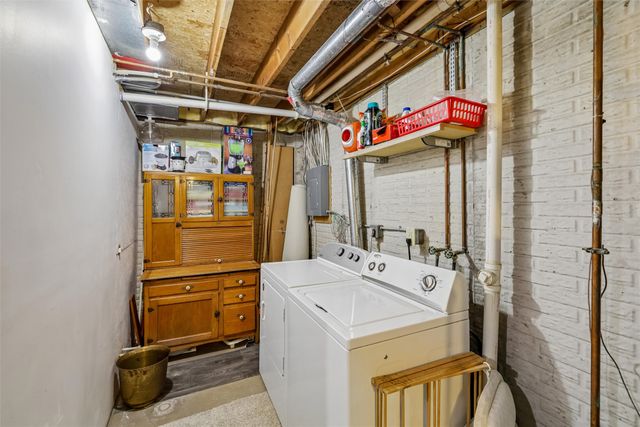1070 50th Street 13E, West Des Moines, IA 50266