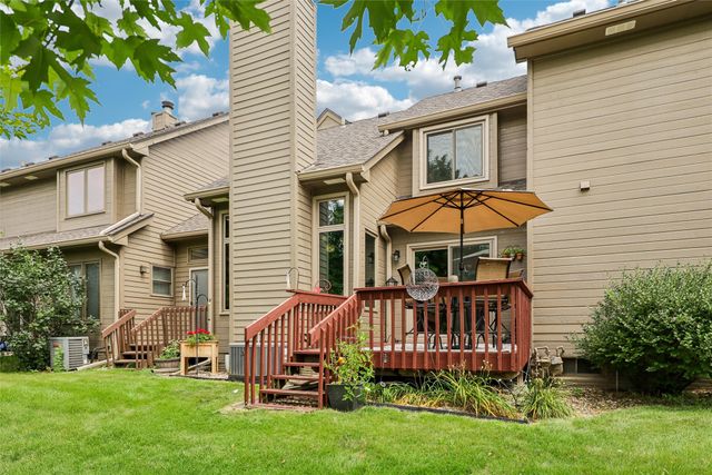 1070 50th Street 13E, West Des Moines, IA 50266