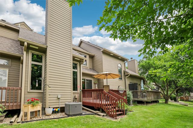 1070 50th Street 13E, West Des Moines, IA 50266