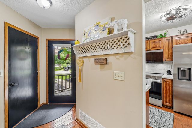 1070 50th Street 13E, West Des Moines, IA 50266