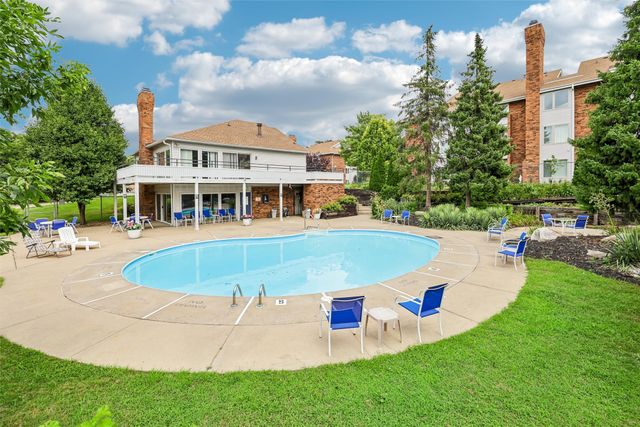 1070 50th Street 13E, West Des Moines, IA 50266