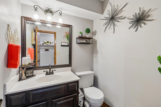 1070 50th Street 13E, West Des Moines, IA 50266