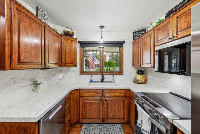 1070 50th Street 13E, West Des Moines, IA 50266