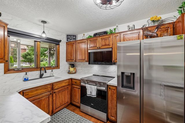 1070 50th Street 13E, West Des Moines, IA 50266
