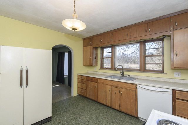 212 S Golden Lake LANE, Oconomowoc, WI 53066