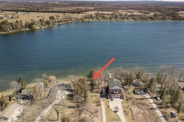 212 S Golden Lake LANE, Oconomowoc, WI 53066