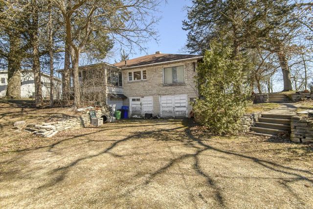 212 S Golden Lake LANE, Oconomowoc, WI 53066