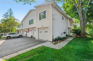 838 Corners Court, Orion Charter Township, MI 48362