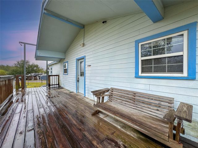 1045 12th Street, Dickinson, TX 77539