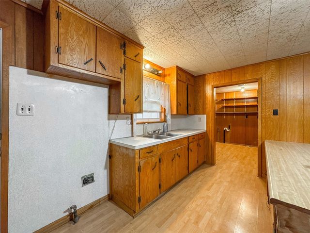 1045 12th Street, Dickinson, TX 77539