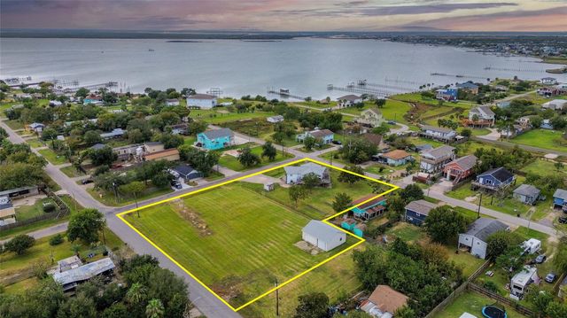 1045 12th Street, Dickinson, TX 77539