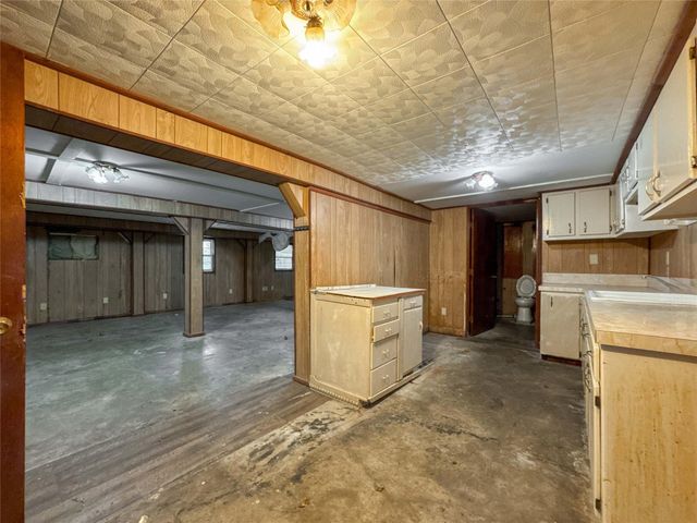 1045 12th Street, Dickinson, TX 77539