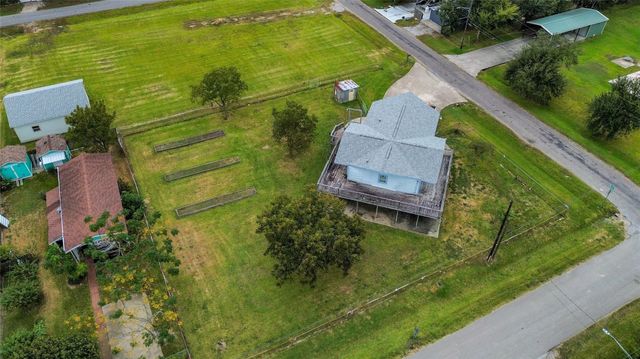 1045 12th Street, Dickinson, TX 77539