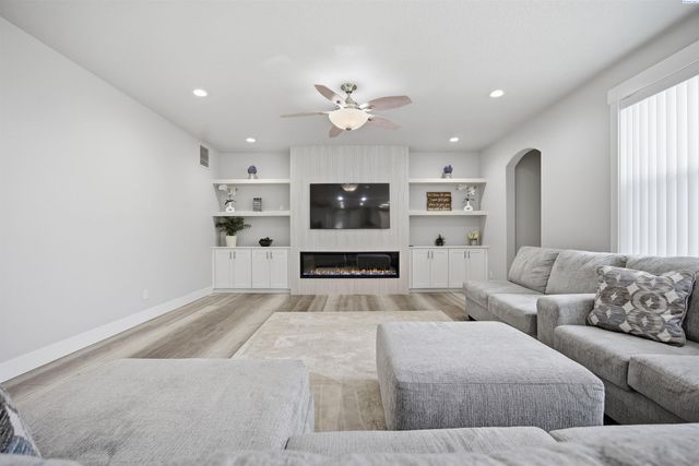 1313 N Rd 59, Pasco, WA 99301