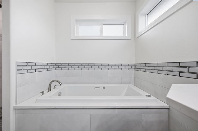 1313 N Rd 59, Pasco, WA 99301