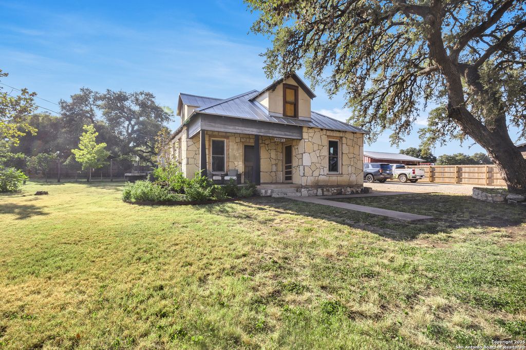 1107 Main Street, Blanco, TX 78606