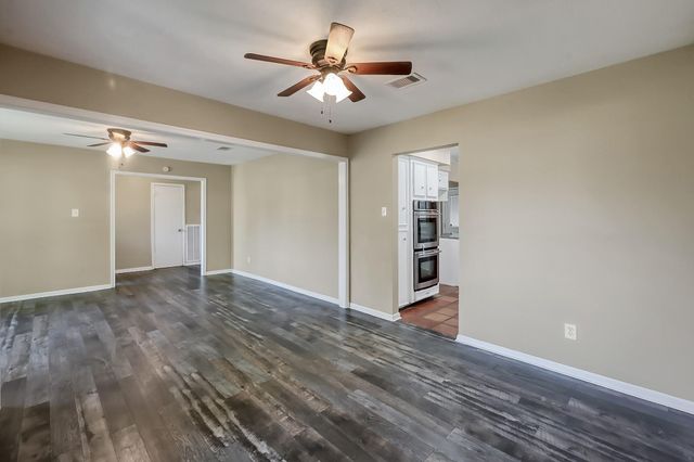 1218 Glouchester Lane, Houston, TX 77073