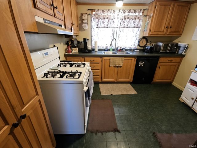 1327 Mcpherson Street, Elkhart, IN 46514