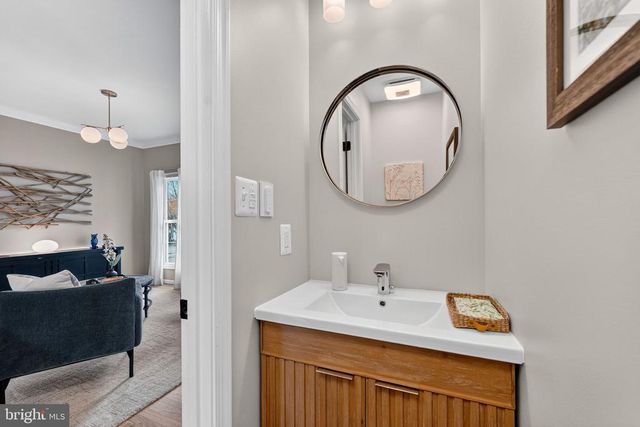 233 BREEZEWOOD DR, Warrenton, VA 20186