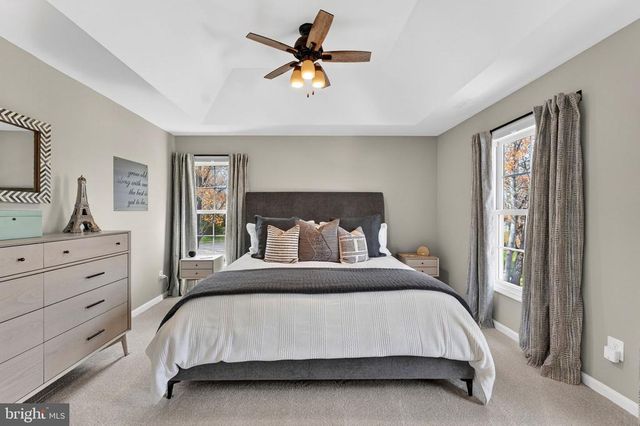 233 BREEZEWOOD DR, Warrenton, VA 20186