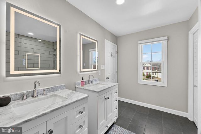 233 BREEZEWOOD DR, Warrenton, VA 20186